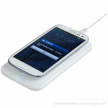 Wireless Charger with 700mAh Capacity, 5.2V DC/1,000mAh Output